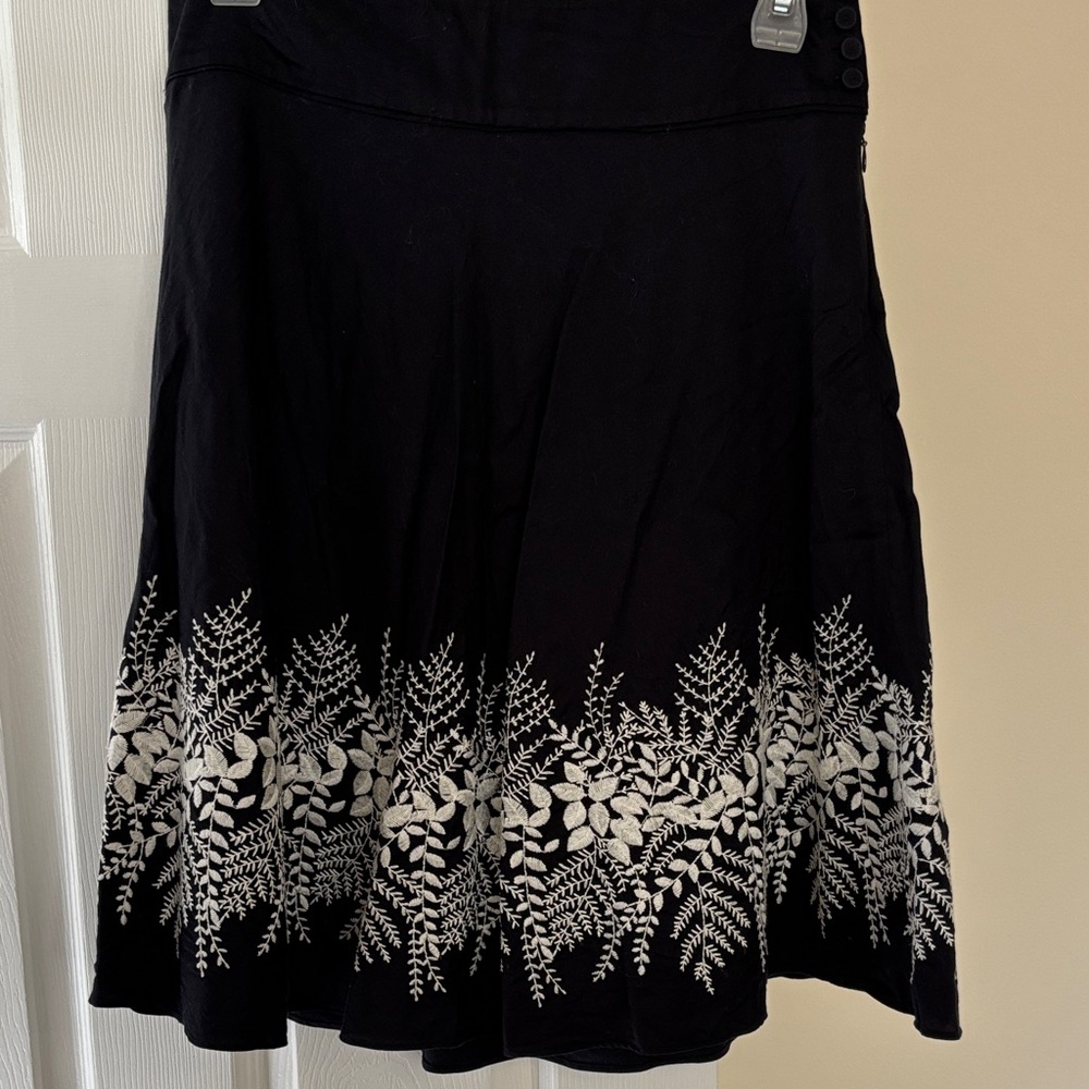 Ann Taylor Black A-Line Skirt with White Leaf Design